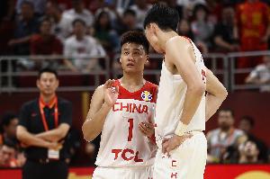 篮球轮回再现！还记得李楠上次指导赵睿与周琦时，你身处何方？