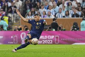 迪萨西谈2022世界杯：姆巴佩表现最出色，凯恩防守最难应对，登贝莱最具幽默感