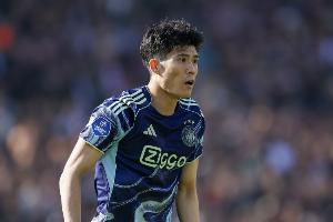 记者：富安健洋不太可能继续效力阿贾克斯，英超球队在世界杯期间对他进行考察
