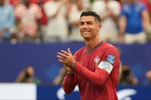 何小珂：我是罗真球王；帽子戏法与世界杯归属不再关键；你才是真正的GOAT