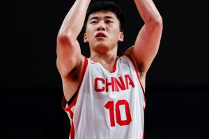 王俊杰仍是高效大前锋 有机会便发起进攻 对抗力出众