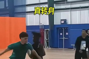 1万个小心眼！三球进攻太夸张浑身假动作 隔着屏幕都得吃晃