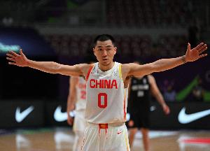 机会有限！高诗岩4投1中&三分3投0中仅得2分2板 3次犯规
