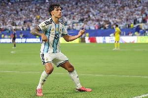 阿根廷险胜晋级，成为本世纪第三位世界杯16强卫冕冠军
