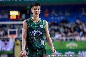 郭昊文虽无缘国家队战事，NBA夏联成自我提升良机