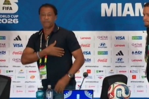 尊重！佛得角主帅赛后发布会后获掌声