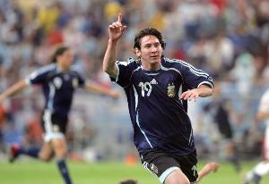 梅西世界杯三度替补登场！20年前首次亮相仅替补出场16分钟，贡献1射1传