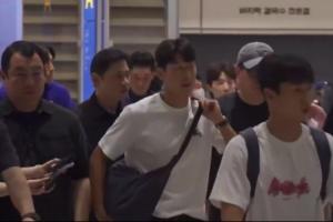 待遇差异显著！洪明甫返韩遭骂声一片，孙兴慜今日归国受球迷鼓舞