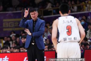 解说：杜锋身兼多职且权力欲望强烈，常无法全程指导训练