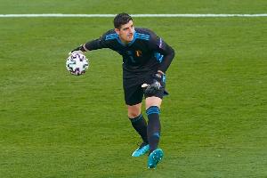 库尔图瓦世界杯19次亮相平穆斯莱拉,门将历史地位仅次于诺伊尔和洛里